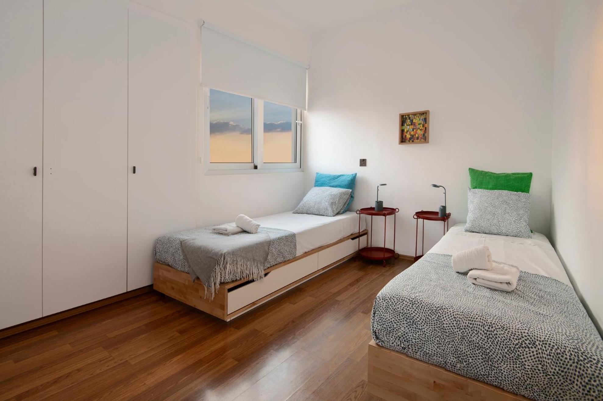 Amazing Two Bedroom Apartment Larnaca Exterior photo